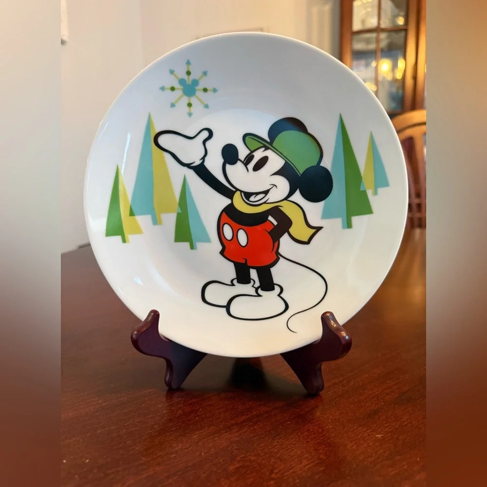 Disney Mickey Mouse Winter/Christmas Appetizer Plates 8” Set Of 4
